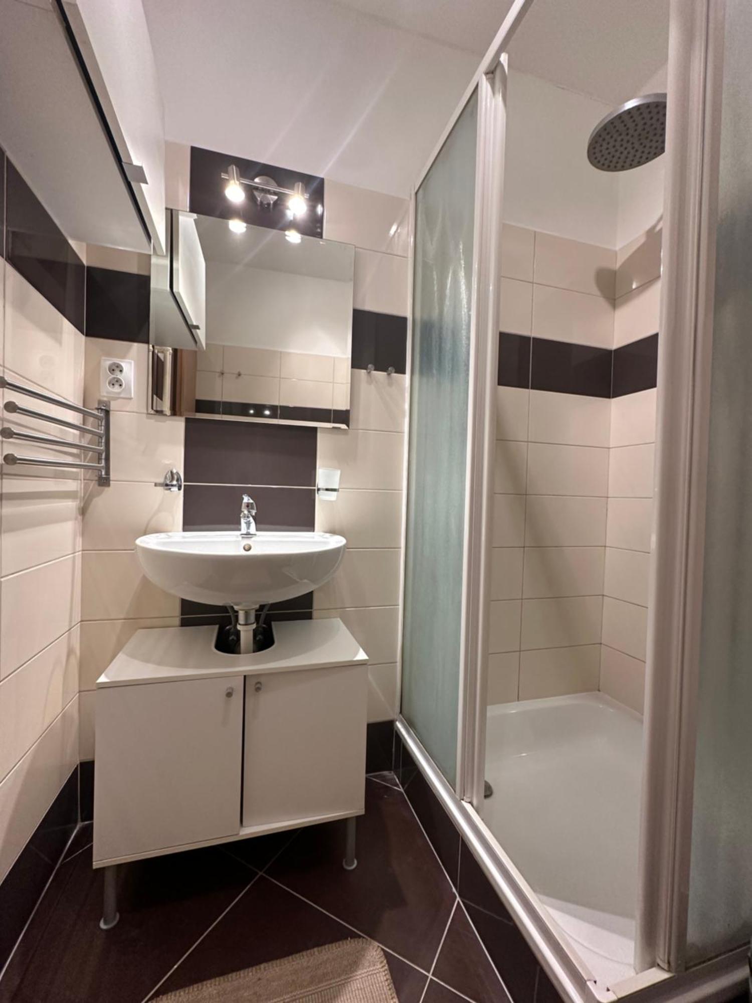 Private Apartment 1Km From Center Братислава Екстериор снимка
