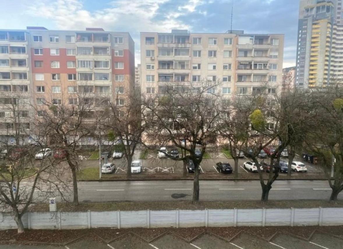 Private Apartment 1Km From Center Братислава Екстериор снимка